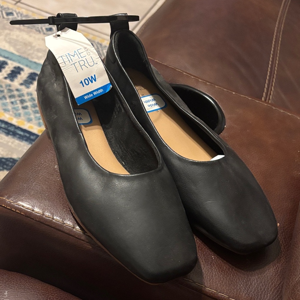 Time and Tru Black Wide-Width Women's Ballet Flats NWT